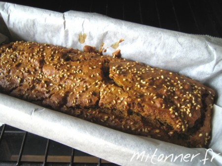 Cake aux carottes, miso et sésame