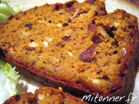 Cake aux carottes, miso et sésame