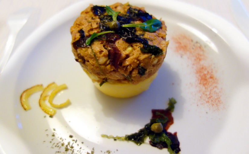 Thon façon tartare sur lit de polenta